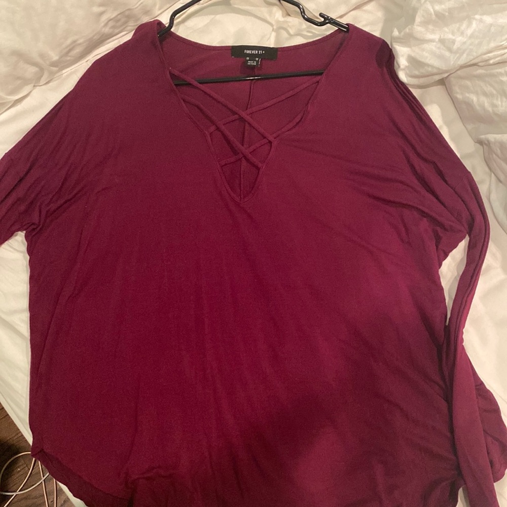 Cute maroon top from Forever 21! It is very soft, light, and cute!
